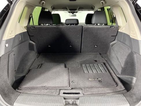 Used 2024 Nissan Rogue SV image 45