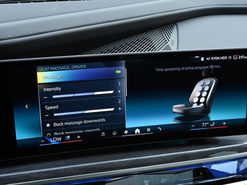 Certified 2024 BMW 760i xDrive w/ Executive Package image 18