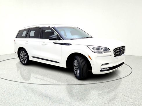 Used 2020 Lincoln Aviator Grand Touring w/ Equipment Group 301A image 6