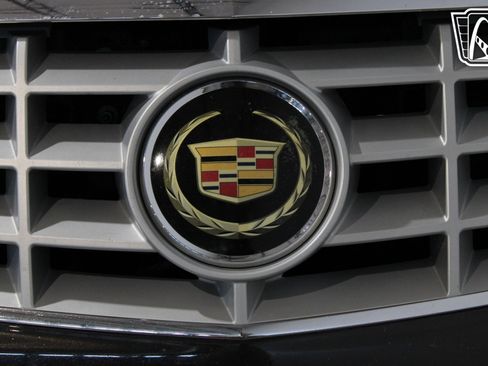 Used 2008 Cadillac DTS Performance w/ Platinum Edition image 18