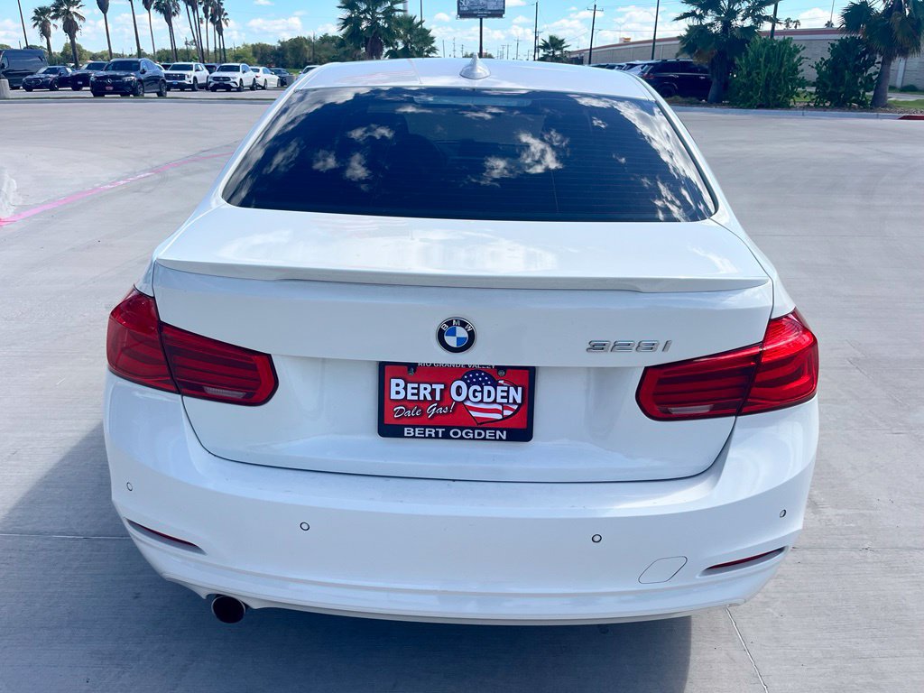 Used 2016 BMW 320i Sedan RWD image 5