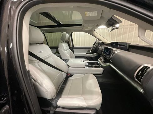 Used 2025 Ford Expedition Max Platinum AWD/4WD image 16