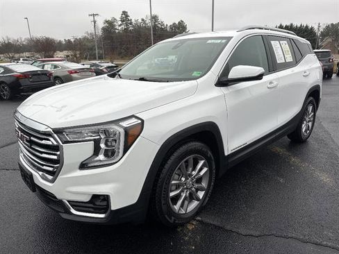 Used 2023 GMC Terrain SLT image 3
