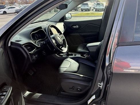 Used 2020 Jeep Cherokee Trailhawk image 16