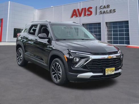 Used 2025 Chevrolet TrailBlazer LT AWD/4WD image 3