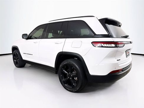 Used 2023 Jeep Grand Cherokee Altitude AWD/4WD image 31