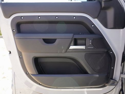 New 2026 Land Rover Defender 110 X-Dynamic SE AWD/4WD image 17