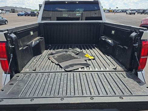Used 2025 Toyota Tacoma SR5 AWD/4WD image 10