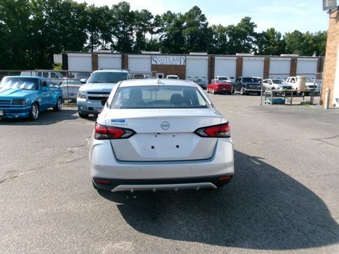 Used 2025 Nissan Versa SV FWD image 7