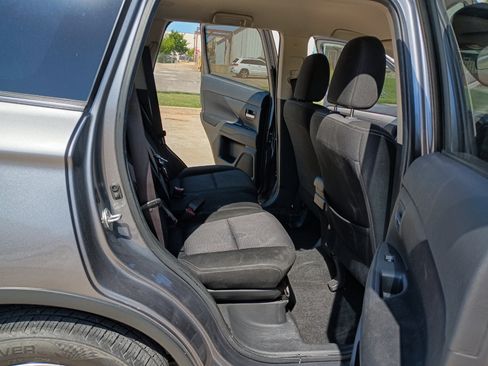 Used 2018 Mitsubishi Outlander ES image 16