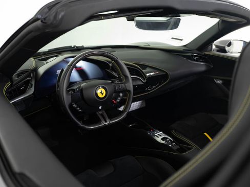 Used 2022 Ferrari SF90 Spider image 30