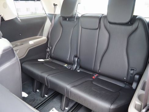 New 2026 Kia Carnival SX image 8