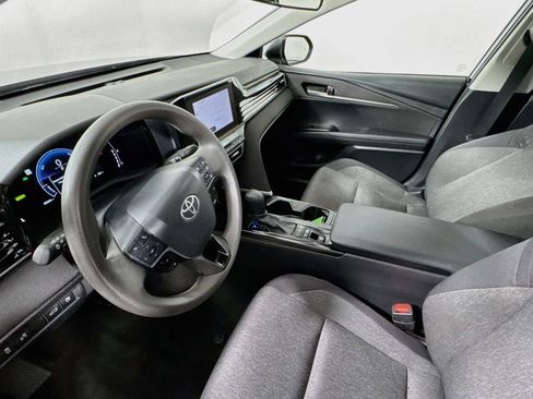 Used 2025 Toyota Camry LE FWD image 9