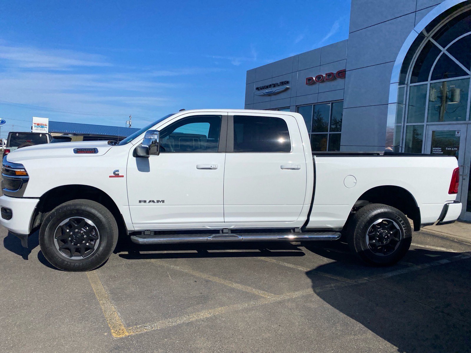 Used 2026 RAM 2500 Laramie AWD/4WD image 2
