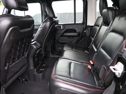 Used 2018 Jeep Wrangler Unlimited Rubicon w/ Dual Top Group AWD/4WD image 23
