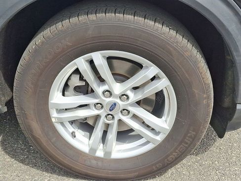 Used 2023 Ford Explorer XLT image 9