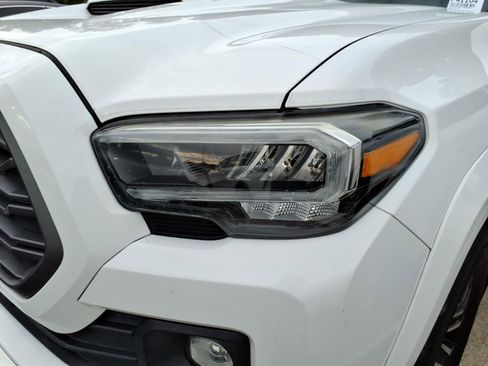 Used 2020 Toyota Tacoma TRD Sport w/ Technology Package image 4