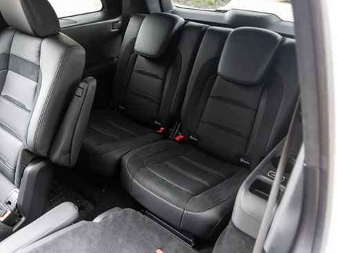Used 2025 Mercedes-Benz GLS 63 AMG 4MATIC image 34