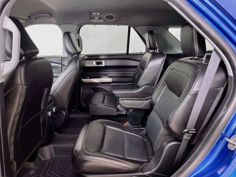 Used 2022 Ford Explorer Limited w/ Equipment Group 301A AWD/4WD image 11