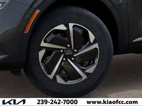 New 2025 Kia Sportage LX image 9
