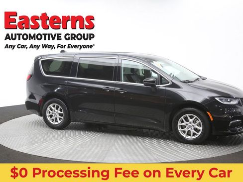 Used 2023 Chrysler Pacifica Touring-L FWD image 49
