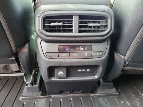 Used 2025 Honda Pilot TrailSport image 19