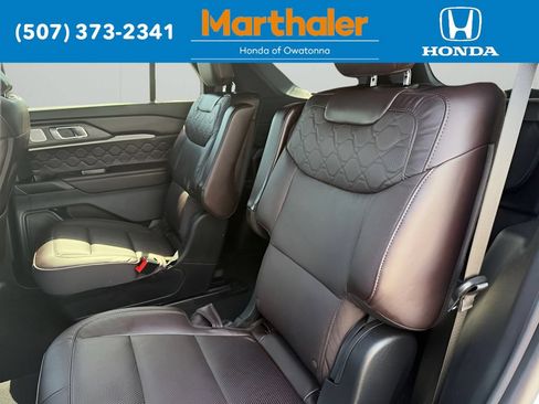Used 2026 Ford Explorer Platinum w/ LUX Leather Package AWD/4WD image 16