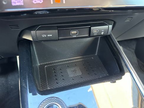 Used 2023 Kia Niro SX Touring image 23