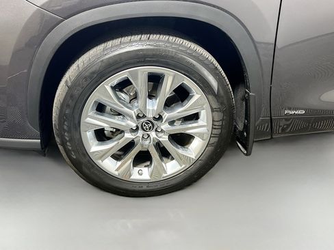 Used 2022 Toyota Highlander Limited image 13