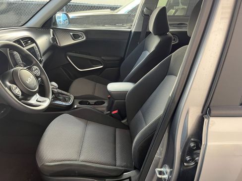 Used 2025 Kia Soul LX w/ LX Technology Package FWD image 27