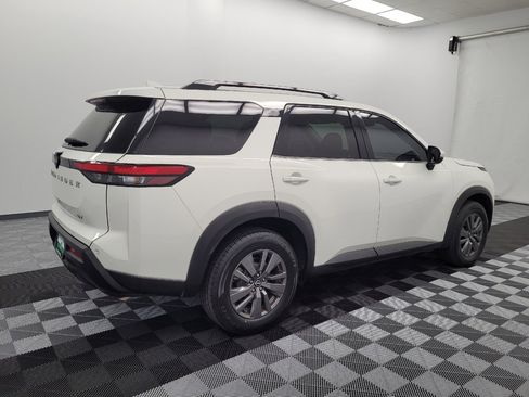 Used 2022 Nissan Pathfinder SV image 10