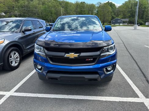 Used 2019 Chevrolet Colorado Z71 AWD/4WD image 2