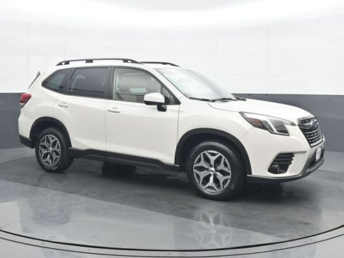 Used 2023 Subaru Forester Premium AWD/4WD image 8