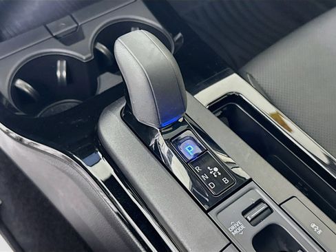 Used 2024 Toyota Prius Limited w/ Limited Premium Package FWD image 18
