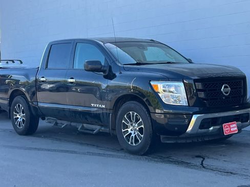 Used 2021 Nissan Titan SV w/ SV Convenience Package image 10