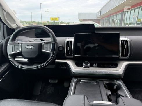 Used 2025 Ford Expedition Max Platinum AWD/4WD image 7