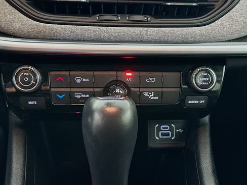 Used 2022 Jeep Compass Latitude FWD image 23