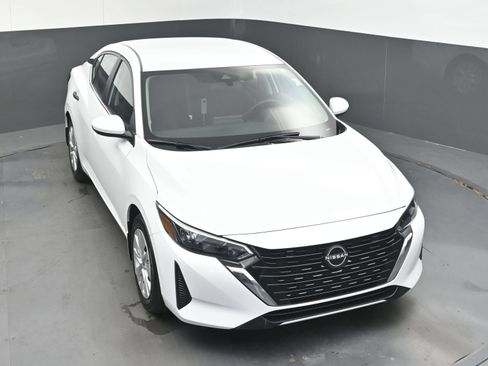 Certified 2025 Nissan Sentra S FWD image 33
