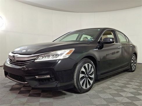 Used 2017 Honda Accord Touring image 6