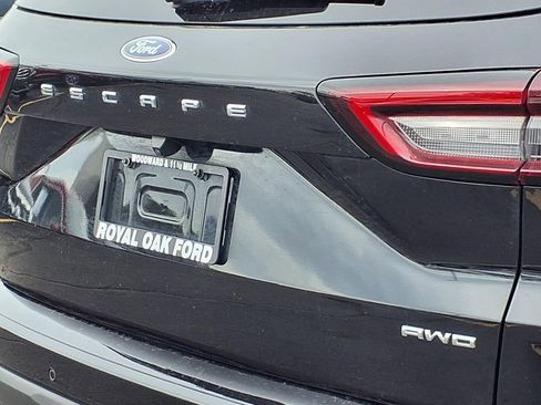 Used 2023 Ford Escape ST-Line w/ Tech Pack #1 AWD/4WD image 8