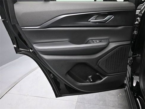 New 2025 Jeep Grand Cherokee Altitude image 14