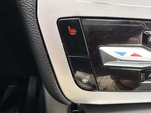 Used 2022 Ford Explorer XLT w/ Equipment Group 202A AWD/4WD image 25