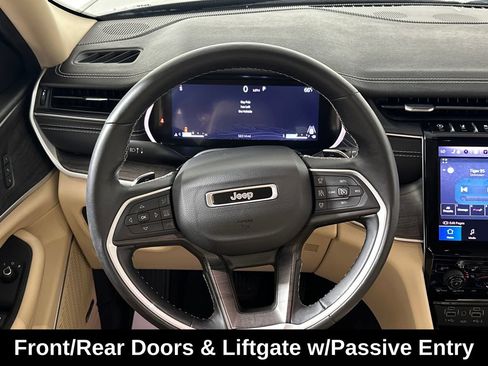 Used 2022 Jeep Grand Cherokee Limited w/ Luxury Tech Group II AWD/4WD image 23