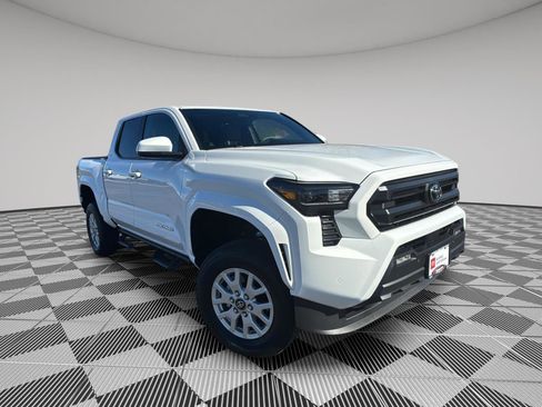 Used 2025 Toyota Tacoma SR5 image 1