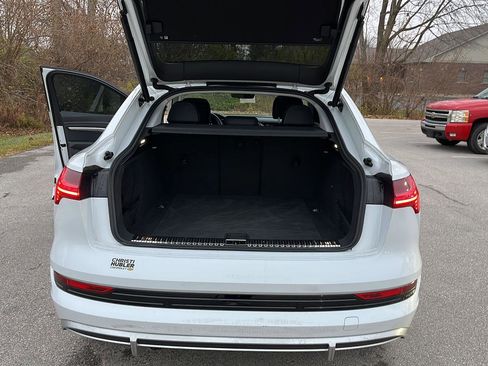 Used 2022 Audi e-tron Premium Plus w/ Premium Plus Package image 31