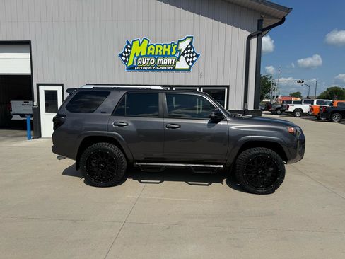 Used 2014 Toyota 4Runner SR5 Premium w/ Convenience Package AWD/4WD image 7