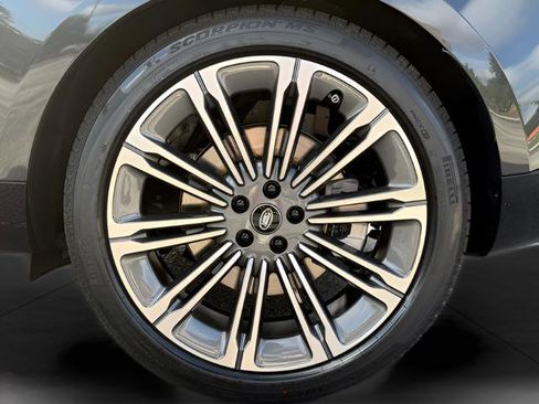 New 2025 Land Rover Range Rover SE image 11