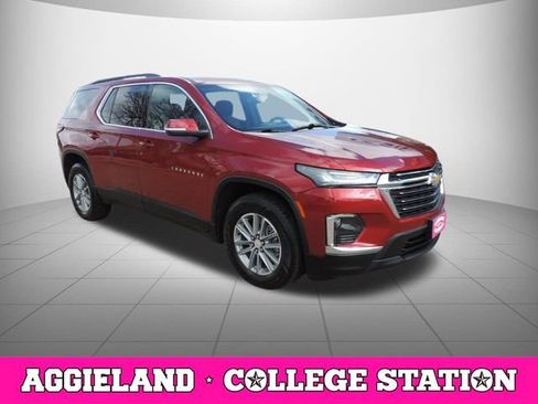 Used 2023 Chevrolet Traverse LT image 3