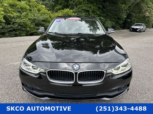 Used 2018 BMW 320i Sedan w/ Premium Package image 8