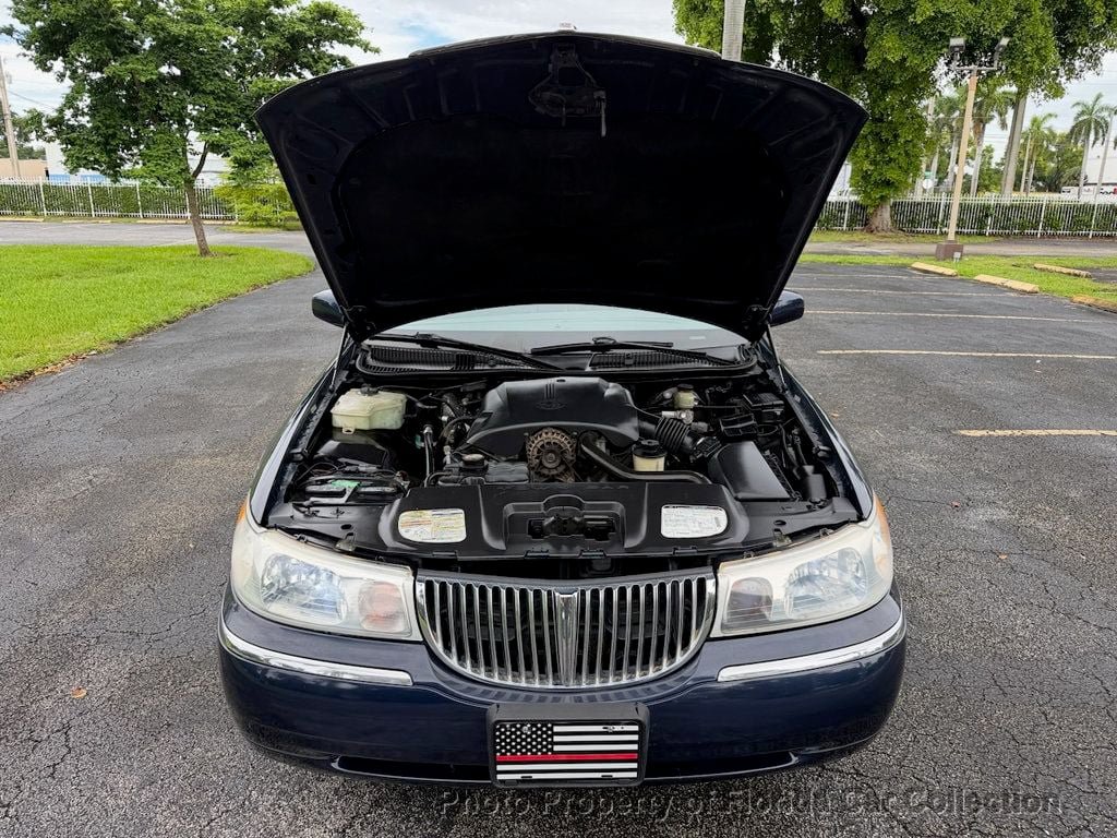 Used 1999 Lincoln Town Car Signature RWD image 59